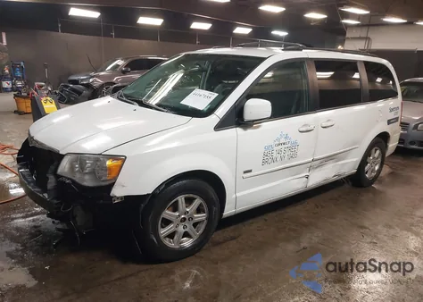 2008 Chrysler Town & Country Touring z USA, uszkodzony, nr VIN 2A8HR54P38R817616